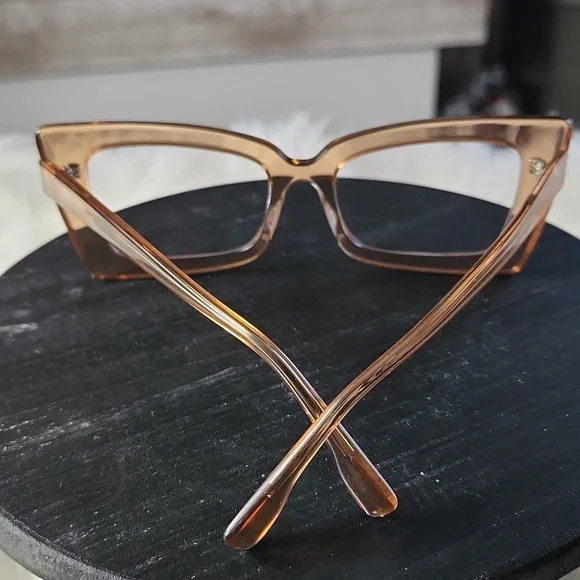 Fashion Eyewear, women's clear trendy eyewear with super cute frame. - Picture 4 of 4